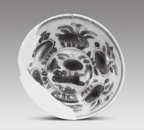outer side. The mouth diameter is 6 cm (Fig. 18:5). EF3: 16 is depicted with blossoms and birds (Figs. 18:6 and 21), and EF3:20, with a fisherman in a landscape (Fig. 18:8).