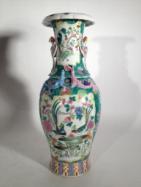 vase. H: 43 cm - 17" D: 25 cm - 1O" 1146 VASE White ceramic vase