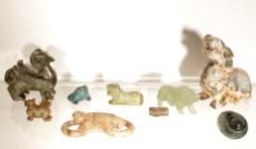 The biggest: H: 10 cm - 4" 1179 NINE ANIMAL STATUETTES Nine statuettes of animals made of various stones.