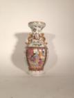 The biggest: H : 6 cm 2,25" D : 8,5 cm 3, 5" 1208 AGATE A carved AGATE snuffbottle, coral stopper. H : 5.5cm 2.