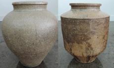 The biggest: H: 33 cm - 13 ' D: 36.5 cm - 14.5 ' 1067 TWO SHIRAGAKI POTTERY Two potteries from the Shiragaki region.