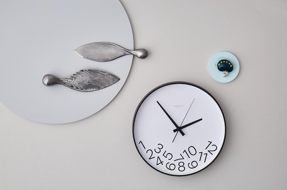 SYCAMORE KNIFE BY LESZEK SIKON, PHILOSOPHY CLOCK BY ATYPICAL AND BEAN & PEARL BROOCH BY COCO.G. PHOTO BY YESHEN VENEMA.