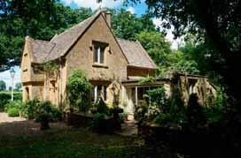 Moreton-in-Marsh Guide Price: 575,000 An extremely attractive and traditionally designed detached period property constructed of natural Cotswold stone and