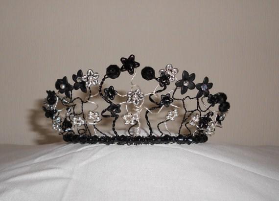 Black and Silver Flower Unusual black and silver coloured flower tiara.