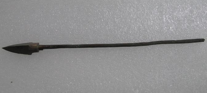 112. Inventory number: 000177 Object title: Arrow Dimensions: Length 15.2cm Material: Bronze Date made: Qin Period (221 206 BCE) Shaanxi Institute of Archaeology No.