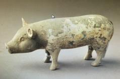 138. Inventory number: YG4179 Object title: Painted figure of a piglet Dimensions: Length 16cm; Height 7cm Material: Pottery Date made: Han Period (206 BCE 220 CE) Han Yang Ling Museum Airport
