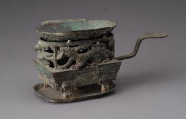 22. Inventory number: 0001 Object title: Wine heater, showing four benevolent animals, zhuque ( 朱雀 ), xuanwu ( 玄武 ), qinglong ( 青龙 ) and baihu ( 白虎 ) one on each side of the vessel.