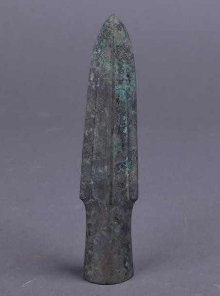 39. Inventory number: 023 Object title: Spear head (mao) Dimensions: Length 15.2cm; Width 3.