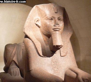 V. 22 ND DYNASTY The 22 nd dynasty was founded by Shoshenq I in 945 BC. It was ruled by 11 Pharaohs.
