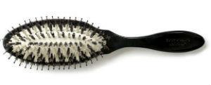 HOTHEADS GROOMING BRUSH *Disclaimer I was sent this products for free in exchange for an honest review. This has no way shaped my opinion on this product.