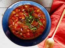 Academic English Follow That Food The Royals Choice for Coolness What can freshen you up on a hot day and be a complete meal at the same time? Can you guess? In Spain such a dish is called Gazpacho.