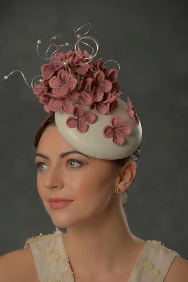 Dress Rules for Royal Ascot cont. Queen Anne Enclosure - Ladies A hat, headpiece or fascinator should be worn at all times.