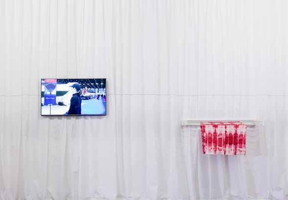 AXELLE STIEFEL *1988 in New York City (US), works in Lausanne and Basel DEHORS L ICI LÀ-BAS (OUTSIDE OVER THERE), 2018 Installation, 30 m3 ESSUIE-MAINS, 2018 Hand towel dispenser, linen fabric,