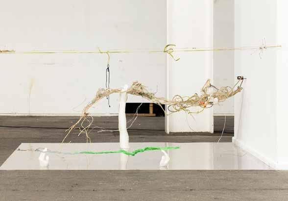 VALENTINA MINNIG *1991 in Chur, works in Zurich WENN DIE DURCHSICHTIGEN DIE WERTVOLLSTEN SIND, 2018 Nylon string, epoxy, cast ceramic, wood, metal, Pet-G Dimensions variable In her sculpture