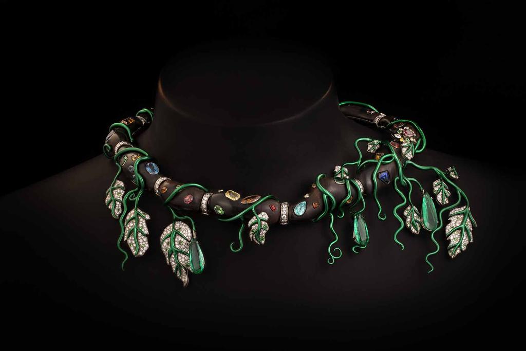 VAGABONDE Neckpiece in 18K grey gold made of Macassar ebony wood, with lianas in lacquered 18K gold, three pear shaped emeralds (18.14 carats), diamonds (12.