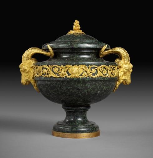 10. Vase Green Greek porphyry (known as serpentine antique) Bélanger Ca.