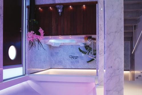 Private Space HAMMAM/ WHIRLPOOL BATH 45 min - 15 10 if followed by any treatment Possibility of group: 4 persons maximum