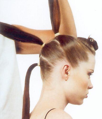 This technique was later integrated in to hairstyles. Below are two examples with step-by-step demonstrations.