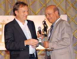 Karl Schwitzke, managing partner, Schwitzke & Partner GmbH handed over the trophy to Manoj Chakravarti (R), senior advisorcorporate, Titan. The Most Admired Home Fashion Brand of the Year is Portico.