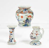 400 600 $ 484 726 2375 TWO BRUSHWASHER. ZWEI PINSELWASCHER. China. 19th/20th c. Porcelain. Lotus leaf-shaped H.4.7cm; with dragon application H.4.5cm. Condition B.