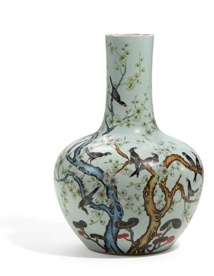 2032 LARGE BUTTERFLY VASE. GROSSE SCHMETTERLINGSVASE. China. In the style of the Guangxu period (1875-1908), but probably later. Porcelain painted in famille rose and gold.