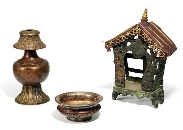 MODELL EINES ZEREMONIALWAGEN. Nepal. Cast bronze and metal in repoussé with polychrome painting. The four side panels of the car mounted on a rectangular base plate.