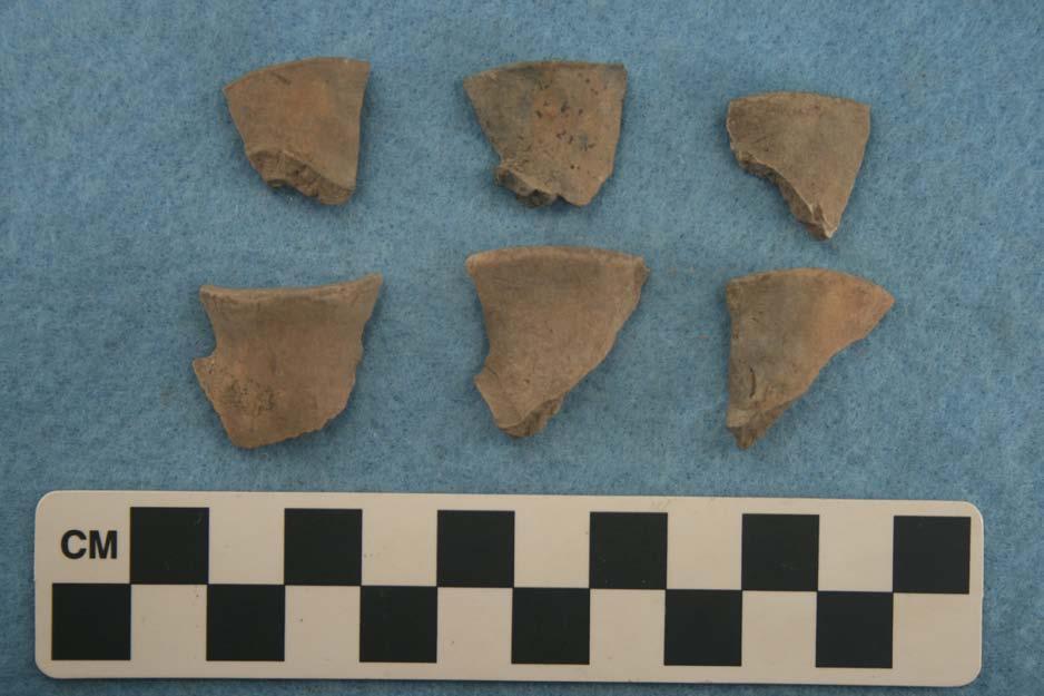 52 Journal of Northeast Texas Archaeology 35 (2011) Group B (n=1) Group B elbow pipes also have plain bowls, a straight rim and rounded lip (see Figure 4, right). The bowl is 4.3 mm thick.