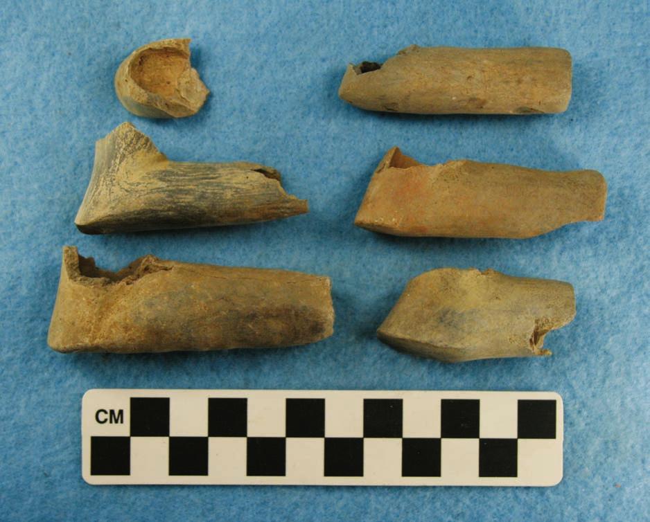 Journal of Northeast Texas Archaeology 35 (2011) 67 Figure 28. Group V plain pipe stems with a distal knob or projection.