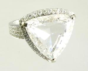 $15,000 - $17,500 413 14k white gold and triangular cut diamond ring, 4.