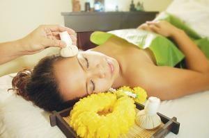 Combined with relaxing massage techniques, this treatment stimulates the production of new skin cells and brings tired skin back to life.