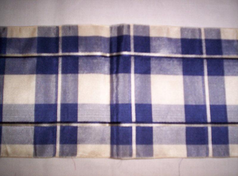 Plaids Plaids can be woven all in a plain weave or with some portion in a satin weave. A plaid like design can also be created by cross damask stripes over color stripes.