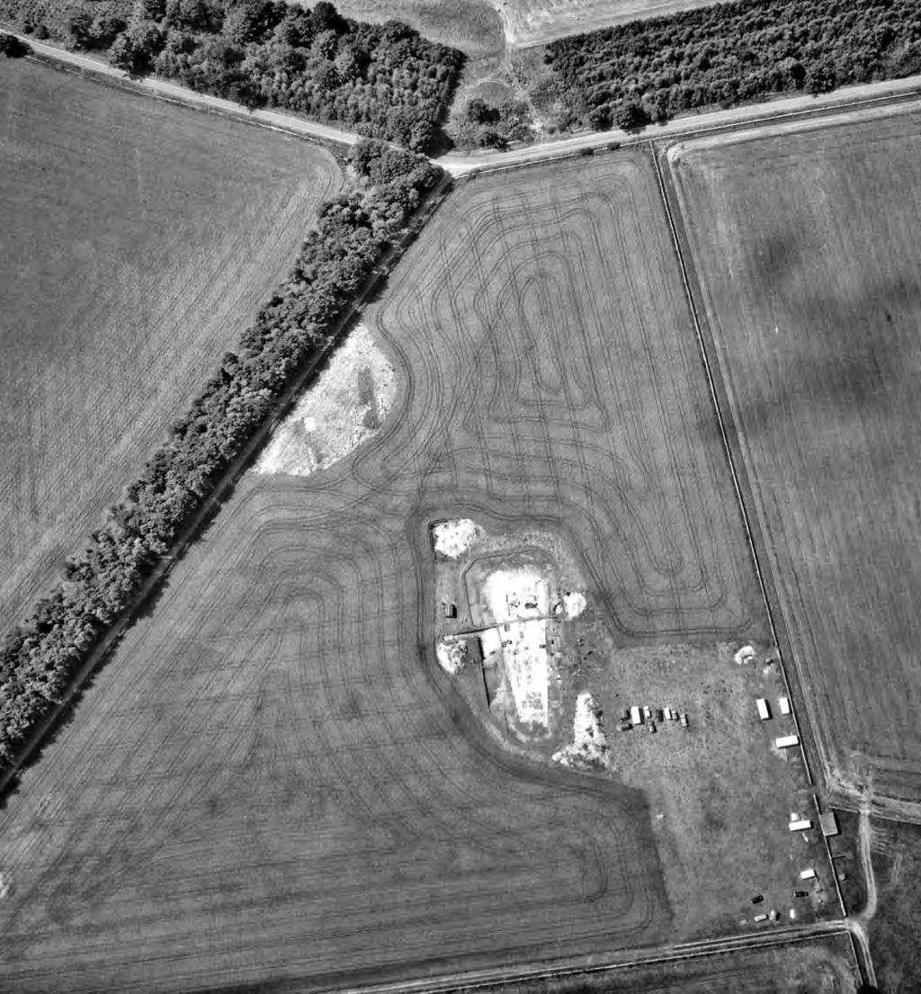 10 alan saville Fig. 1. Aerial view of Barrow Ground Field, Hazleton, during the 1981 excavation. Hazleton North is in the centre of the field.