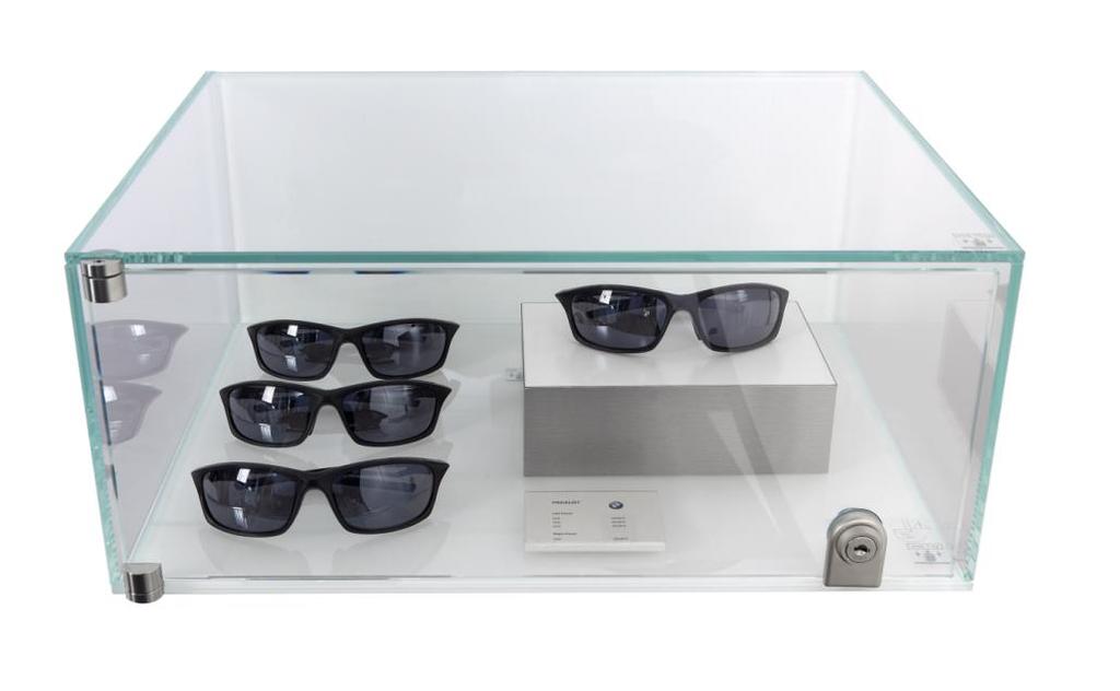 DISPLAY RECOMMENDATION 8. Display case, new shop system Please note: - Too many individual price labels in one display case detract from the actual product!