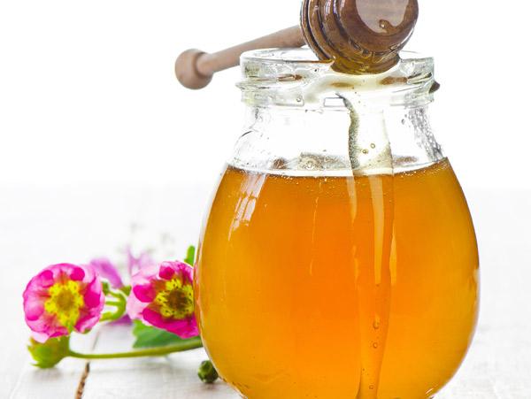 Honey Treats sun damage & rejuvenates skin Sodens skin AnYmicrobial properyes Moisturizes Clears skin blemishes AnY-