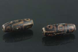 Chinese Tianzhu beads; of barrel shape; pierced for suspension; H: 2 cm, D: 1.