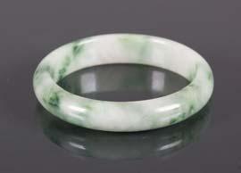 00 177 Translucent Chinese Emerald Green Jadeite Bangle Exquisite Chinese jadeite carved bangle, of emerald