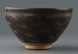 Page: 26 249 Charming Song Style Junyao Pottery Bowl Charming Song style Junyao bowl, of cone shaped with