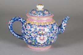 Page: 30 289 Chinese Famille Rose Porcelain Teapot w/ Lid Chinese Famille rose teapot with lid; featuring peonies and