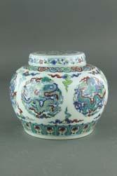 00 322 Chinese BW Yuan/Ming Porcelain Jar w/ Cover Chinese Qing Period blue and white porcelain jar; ovoid body featuring classic