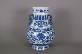 00 343 Large Chinese Famille Rose Porcelain Vase Large Chinese Famille Rose enameled porcelain vase; featuring