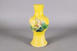 00 359 Chinese Fine Glass Painted Porcelain Vase With Mk Fine Chinese glass painted garlic bulb vase; with garlic shaped opening; featuring