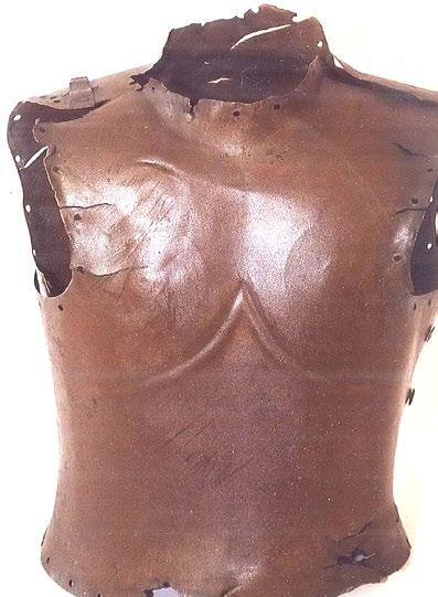 K. Jankovits: The Late Bronze Age two-piece cuirasses of the Danube region Figure 5. Pilismarót/H, from the Danube (after F. Petres Jankovits 2014).