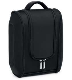 Suit bag With shoulder strap, front pockets and an all-round zip.