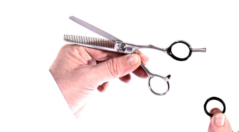 Offset means the line of the thumb which operates the moving blade is not in line with the top.