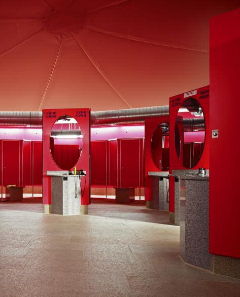 Erding Thermal Spa The children s world The colour concept of the children s locker rooms is aligned to the cheerful colours of the Galaxy waterslide paradise.