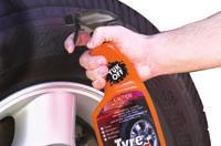 protects. This high gloss treatment cleans and brightens, improving the appearance of tyres, bumpers, mudflaps and wheels.