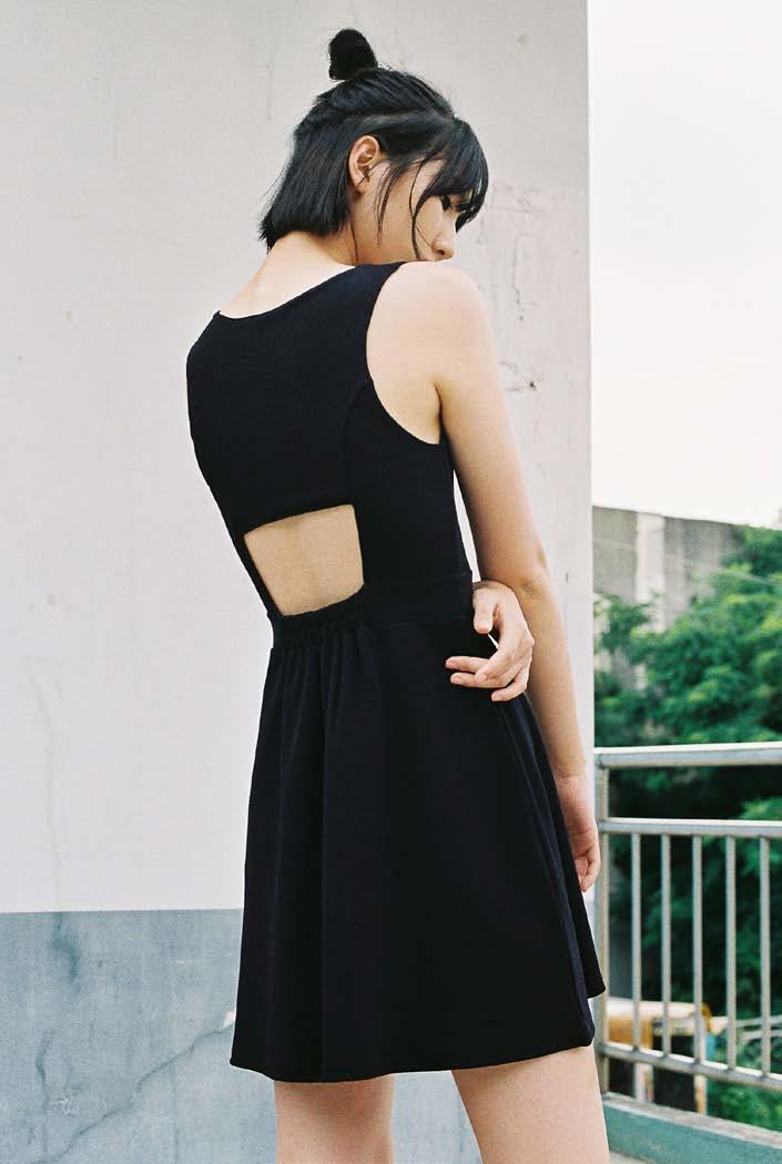 Hey open-back dress Sleeveless, waisted dress with A-line skirt, in a structured, textured fabric.