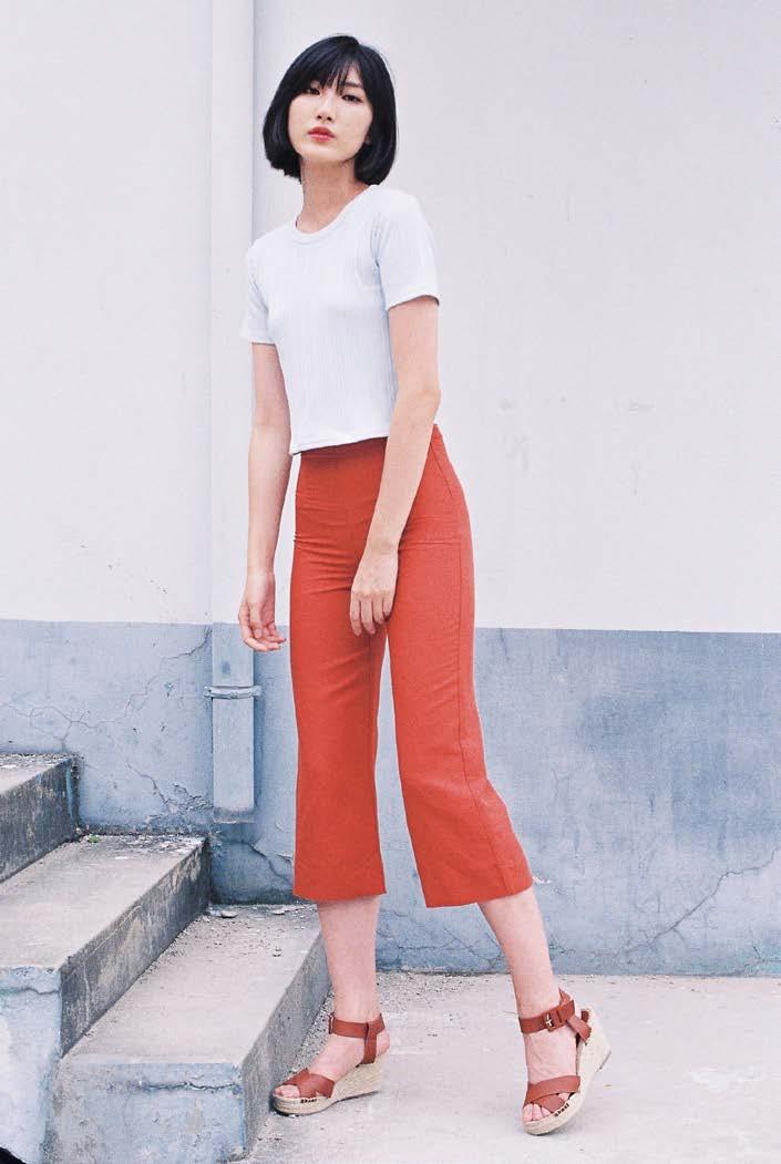 Cool Girl cropped relaxed linen trousers Wide leg, cropped