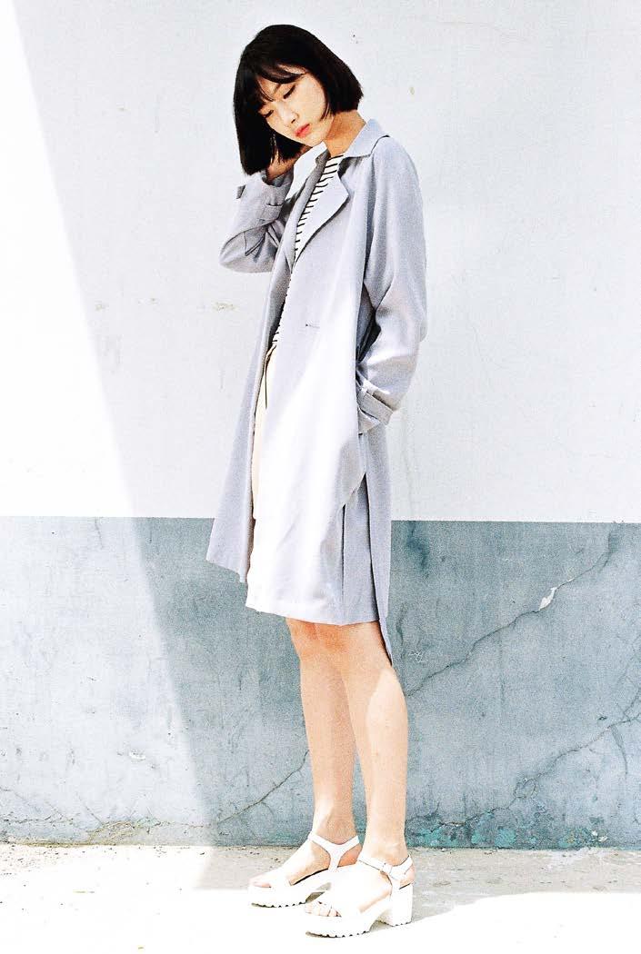 Street side slit trench-coat Relaxed fit trench-coat with