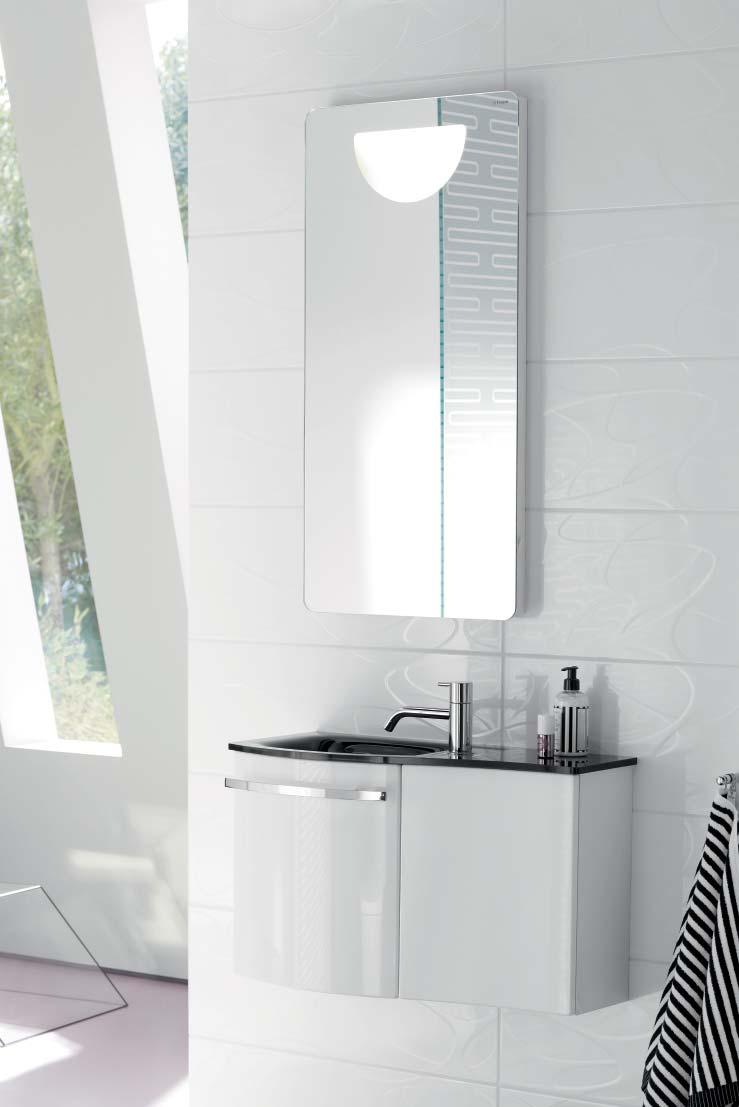 Black AND WHITE White AND BLACK With a beautiful bathroom, you can make a statement.